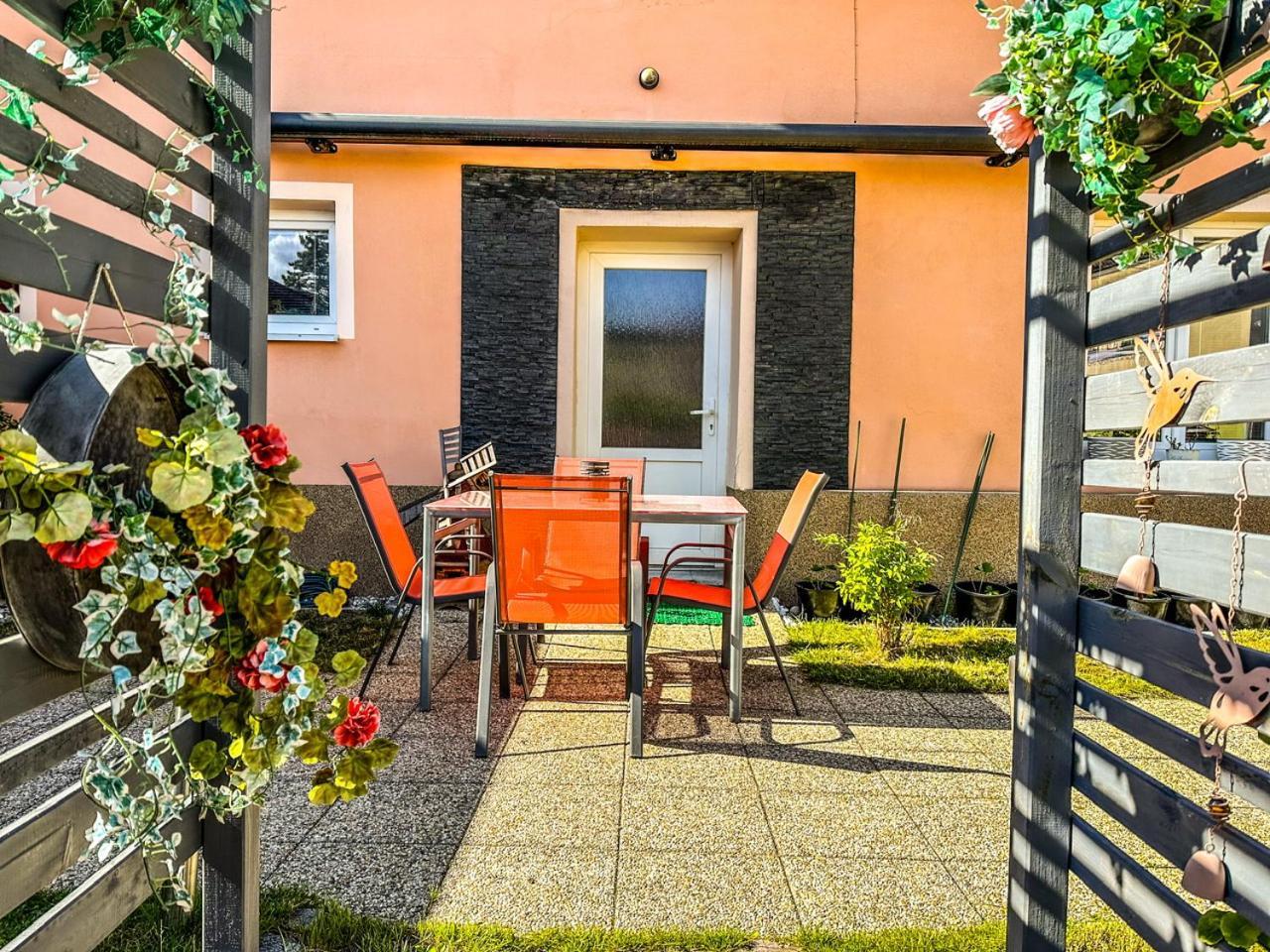 Apartman Pod Hradem Horsovsky Tyn Экстерьер фото
