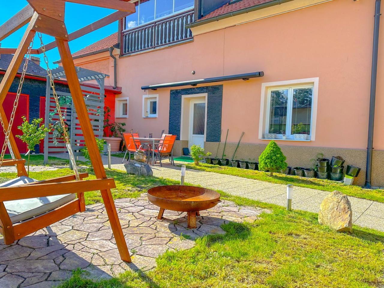 Apartman Pod Hradem Horsovsky Tyn Экстерьер фото